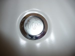 flanell Stand-WC-Kombination mit Spülkasten Bild 2 Oxidierte Spültaste